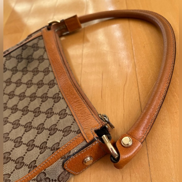 GUCCI 👜 vintage one shoulder handbag. Used and adored. Good condition. - Picture 5 of 11